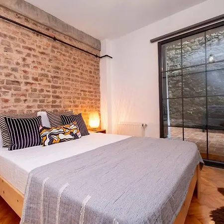 Cosy Studio With Garden Balcony דירה *